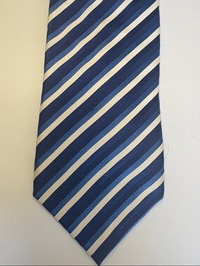 Hugo Boss Navy & White Diagonal Stripe Italian Silk Tie